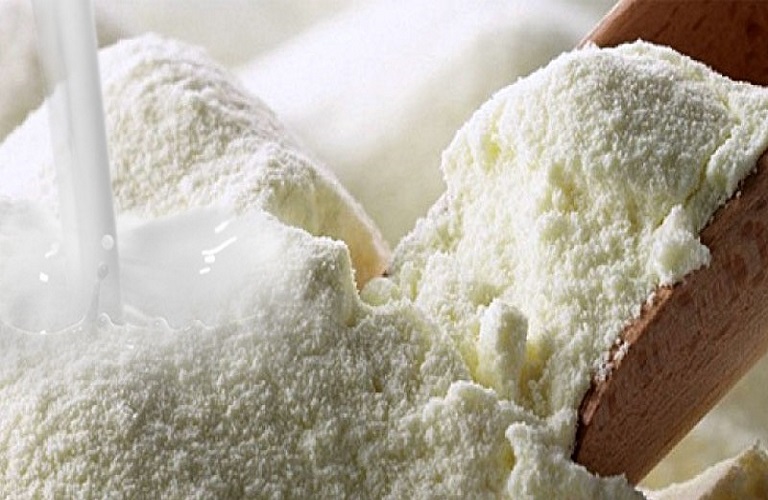 Αγορά γαλακτοκομικών προϊόντων: αποθέματα αποκορυφωμένου γάλακτος σε σκόνη, μειωμένα κατά το ήμισυ